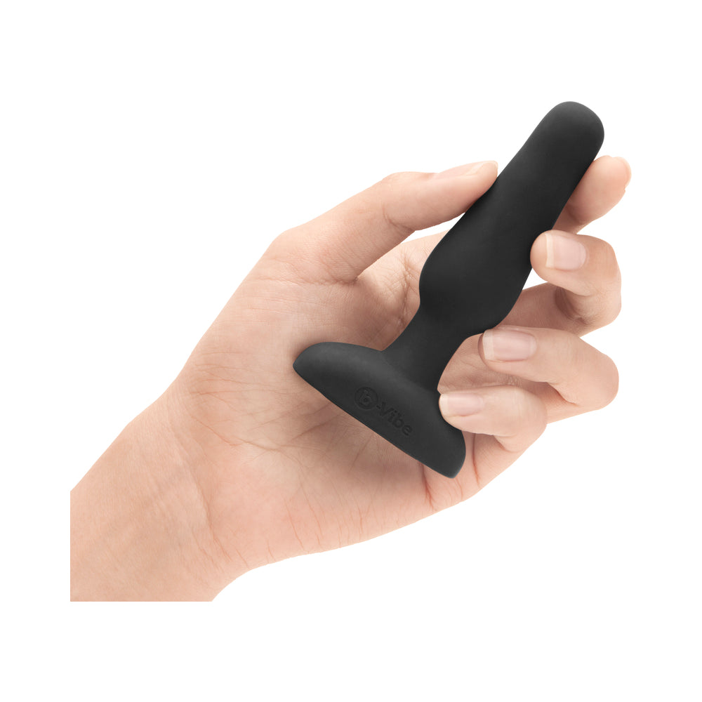 b-Vibe Novice Rechargeable Remote-Controlled Vibrating Silicone Anal Plug Black - Fantasies Boutique