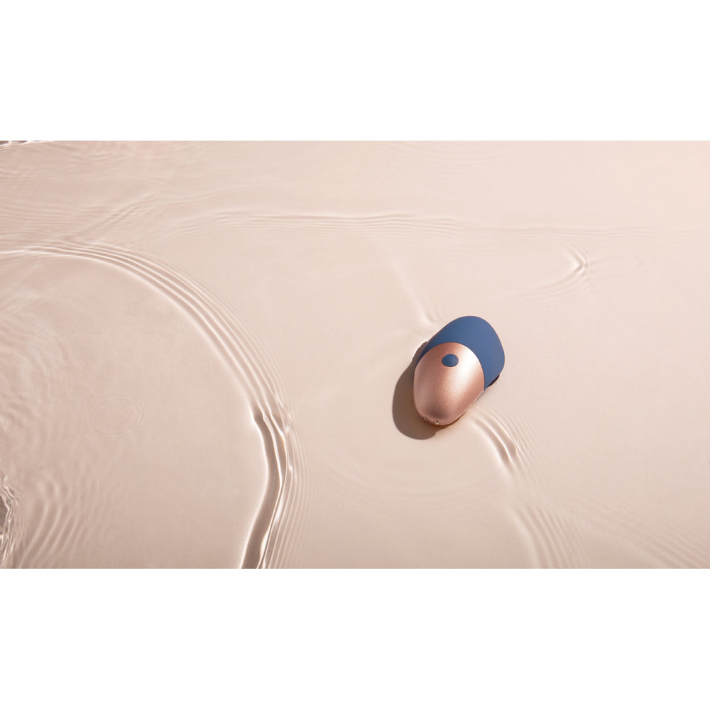 Deia The Arouser Pulsating External Stimulator Silicone Blue - Fantasies Boutique
